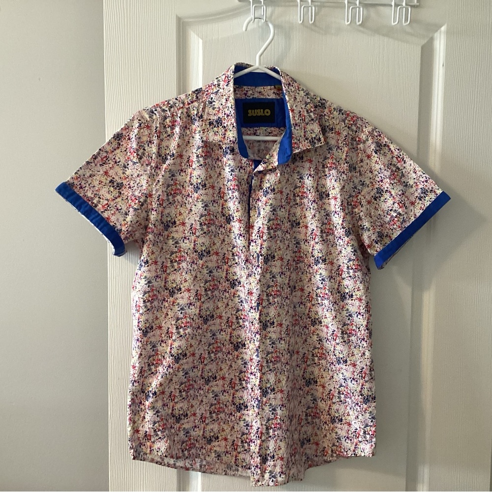Suslo Men’s Abstract Short Sleeve Shirt. Size medium.  B4